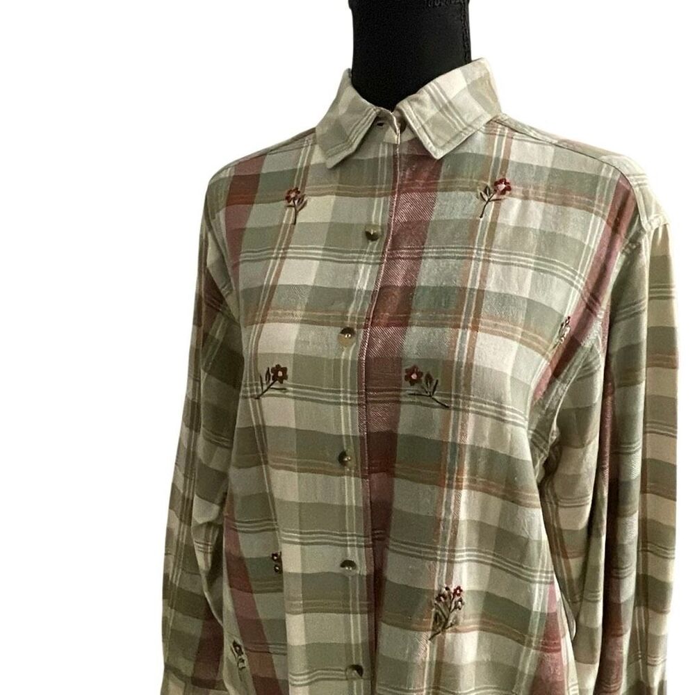 Casey & Max Vintage Flannel Plaid Flower Embroidered Button Up Shirt/Top size Me - Picture 3 of 12
